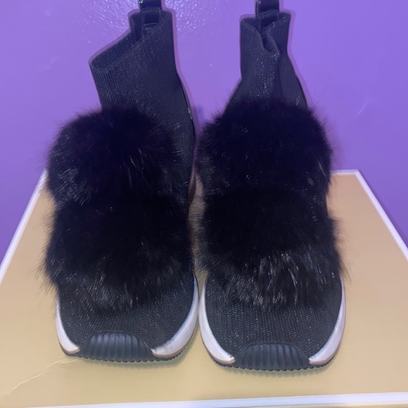 MICHAEL Michael Kors Shoes - EUC Michael kors sneaker with faux fur detail.